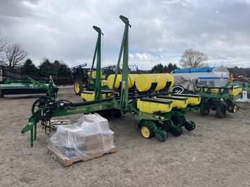Main image John Deere 7200